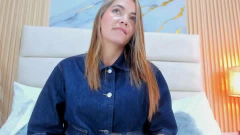Snapshot of miamalkovaa_ chatting on 06-01-26, 04:09 Mia Malkova online show from 06-01-26, 04:09