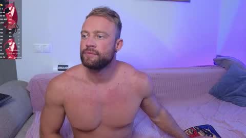 Snapshot of miamax88 chatting on 09-23-25, 05:32 BestMarriedCouple online show from 09-23-25, 05:32