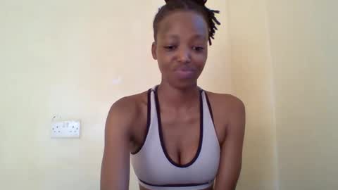 Snapshot of miami_muffin chatting on 05-28-26, 06:00 Muffin online show from 05-28-26, 06:00