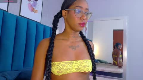 Snapshot of miamidnight1 chatting on 05-12-26, 12:35 Mia online show from 05-12-26, 12:35
