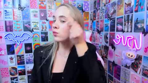 Snapshot of miamilas chatting on 12-22-25, 01:52 miamilas online show from 12-22-25, 01:52