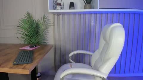 Mia  online show from 01-12-25, 07:11