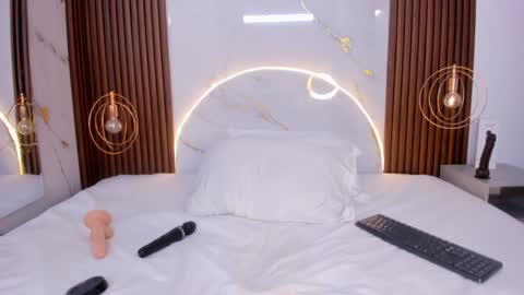 Mia  online show from 01-21-25, 07:37