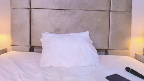 Mia  online show from 01-28-25, 07:43