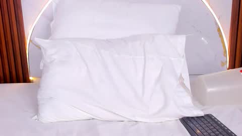 Mia  online show from 11-27-25, 05:09