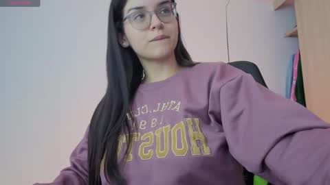 Snapshot of miamillerr_28 chatting on 05-13-26, 06:44 Mia online show from 05-13-26, 06:44