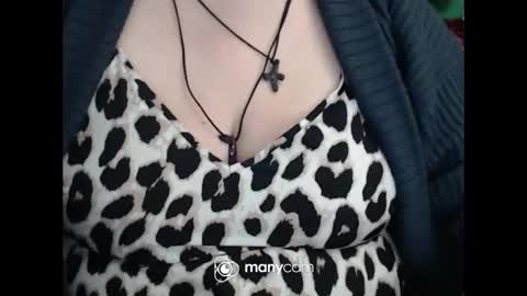 Snapshot of miamimistress chatting on 12-14-25, 10:09 maya online show from 12-14-25, 10:09