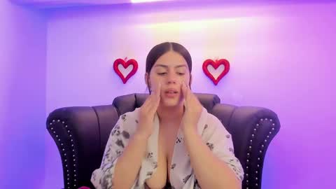 Snapshot of miamontoya chatting on 02-25-25, 12:34 Mia   -5 7001400 Follow  online show from 02-25-25, 12:34