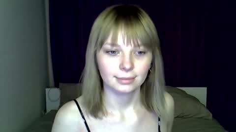 Snapshot of mianine chatting on 03-22-26, 07:17 Mia online show from 03-22-26, 07:17