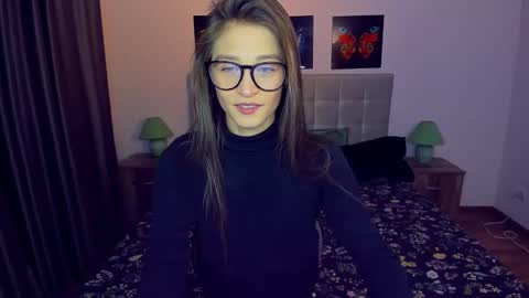 Mia online show from 01-05-25, 06:24