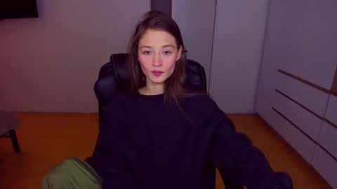 Mia online show from 02-10-25, 02:59