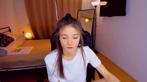 Mia online show from 02-16-25, 01:49