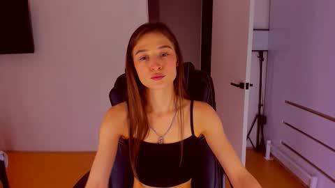 Mia online show from 10-26-25, 07:20