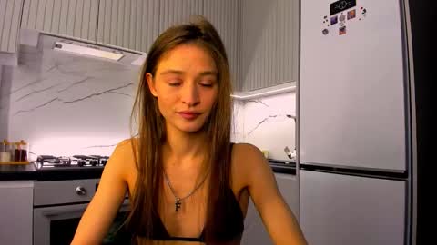 Mia online show from 04-04-26, 07:55