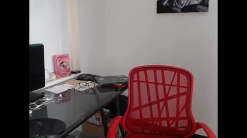 Snapshot of miapeyton chatting on 10-28-25, 04:20 Mia Peyton online show from 10-28-25, 04:20