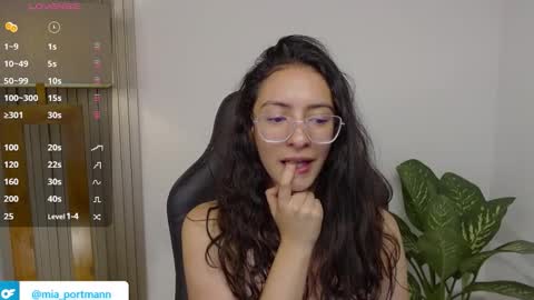 Snapshot of miaportman chatting on 02-10-26, 09:57 MIAPORTMANN online show from 02-10-26, 09:57