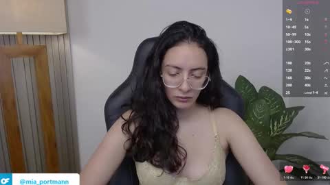 Snapshot of miaportman chatting on 02-11-26, 10:20 MIAPORTMANN online show from 02-11-26, 10:20