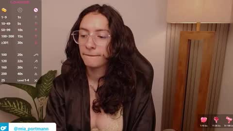 Snapshot of miaportman chatting on 03-11-26, 08:42 MIAPORTMANN online show from 03-11-26, 08:42