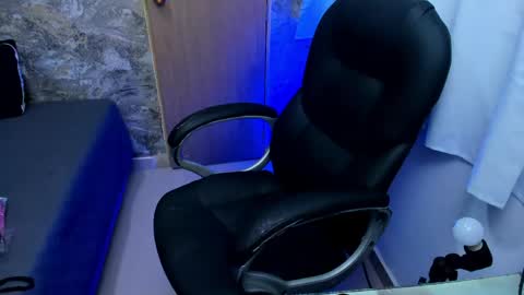 miarivers_1 online show from 05-28-26, 06:10
