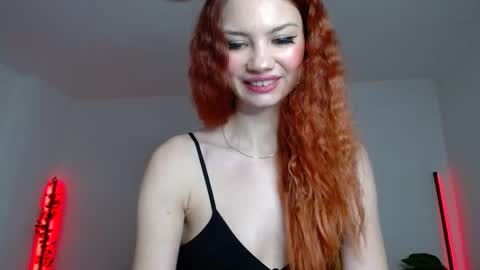 Snapshot of miarossalinda chatting on 11-15-25, 05:31 MiaRossalinda online show from 11-15-25, 05:31