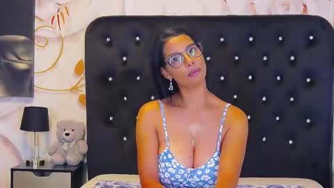 Snapshot of miaryder29 chatting on 10-03-25, 12:02 Mia online show from 10-03-25, 12:02