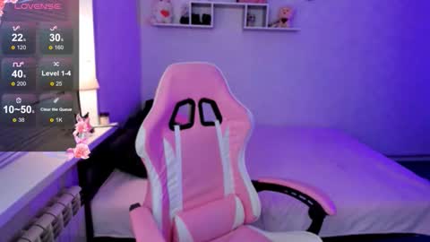 Mia  online show from 10-22-25, 07:02