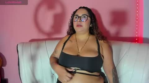 Snapshot of miasexxxydoll chatting on 06-12-26, 03:33 miasexxxydoll online show from 06-12-26, 03:33