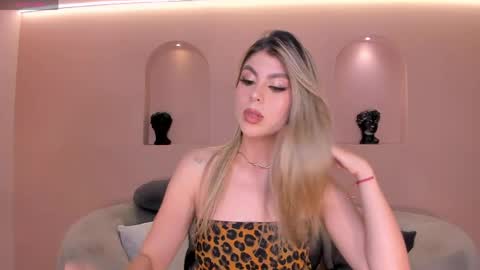 Snapshot of miasilvax chatting on 05-26-26, 12:23 Mia Silva online show from 05-26-26, 12:23