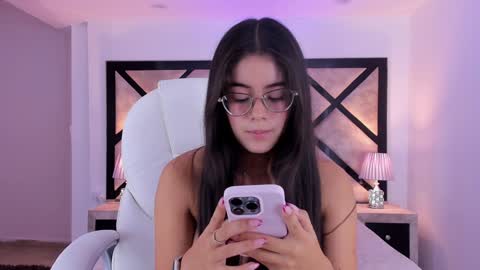 Mia online show from 12-16-24, 09:41