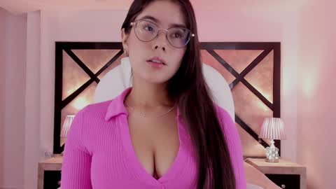 Mia online show from 01-04-25, 10:13