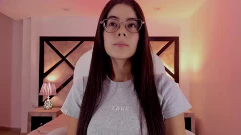 Mia online show from 02-14-25, 10:58