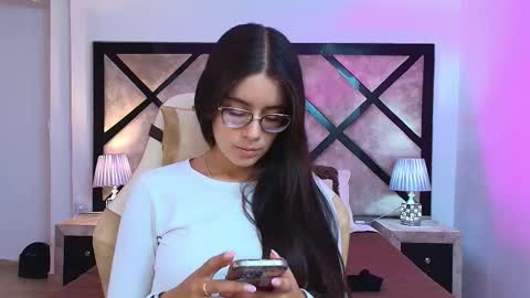 Mia online show from 10-14-25, 07:25