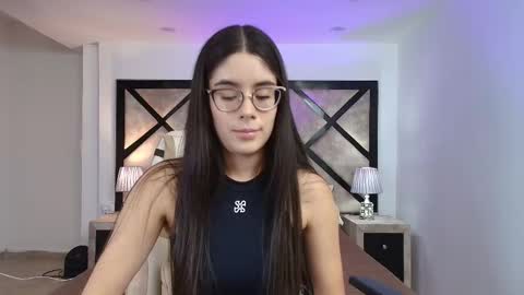 Mia online show from 11-08-25, 08:07