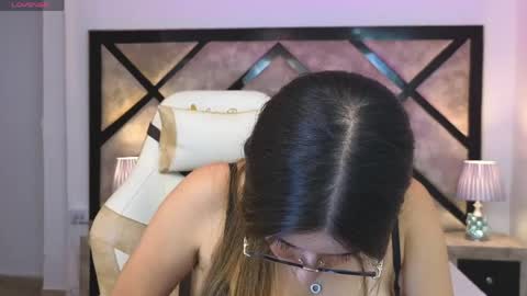 Mia online show from 04-22-26, 07:59