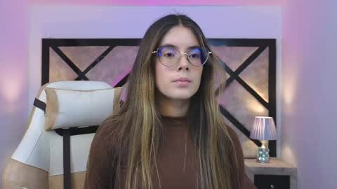 Snapshot of miasilverr chatting on 05-19-26, 06:58 Mia online show from 05-19-26, 06:58