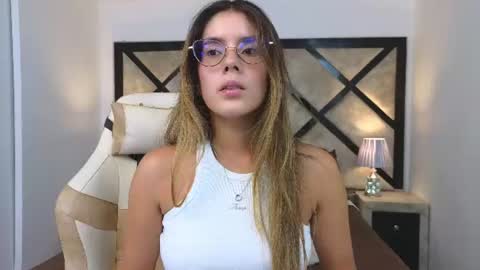 Mia online show from 06-16-26, 09:28