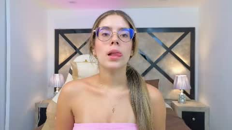Mia online show from 07-18-26, 07:28