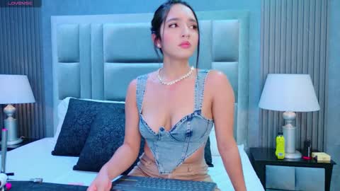 Snapshot of miasweetth chatting on 11-27-25, 03:19 Mia Sweetth online show from 11-27-25, 03:19