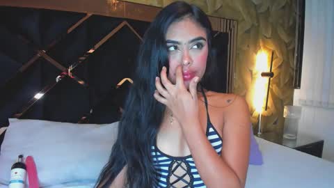 Mia Thompson online show from 11-30-25, 05:00