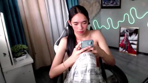 Mia online show from 01-28-25, 01:08