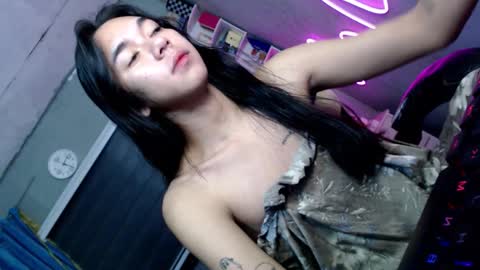 Mia online show from 11-28-25, 01:25