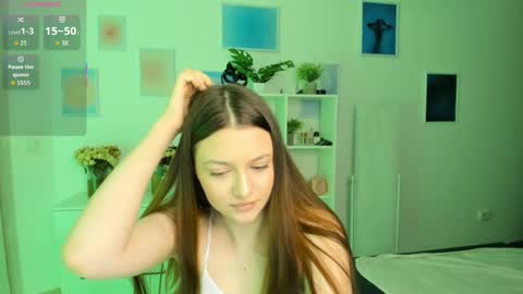 Mia online show from 09-26-25, 04:05