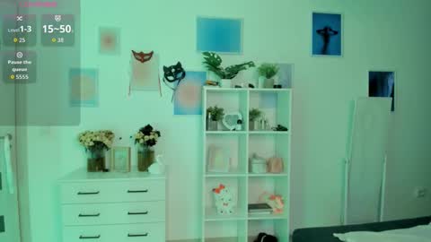 Mia online show from 10-02-25, 04:41