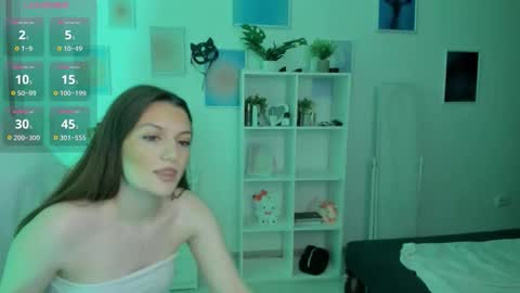 Mia online show from 10-06-25, 03:26