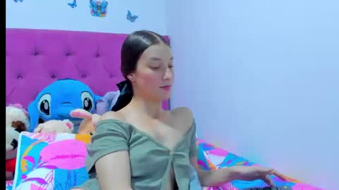 Snapshot of miavolkova_ chatting on 06-30-26, 08:32 Chloe online show from 06-30-26, 08:32