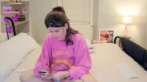 Mia  online show from 10-23-25, 09:35