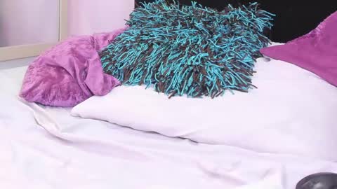 MiaWeiss online show from 01-21-25, 09:57