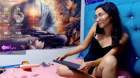 Mia online show from 10-07-25, 02:09