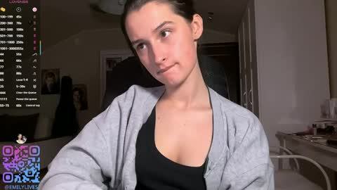 Snapshot of michael_pors chatting on 04-24-26, 06:10 Emily online show from 04-24-26, 06:10