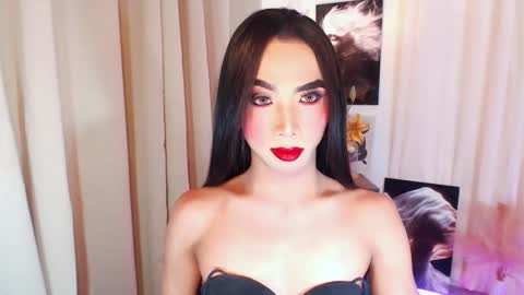 Snapshot of michaelagoddess chatting on 12-18-25, 04:57 michaelagoddess online show from 12-18-25, 04:57